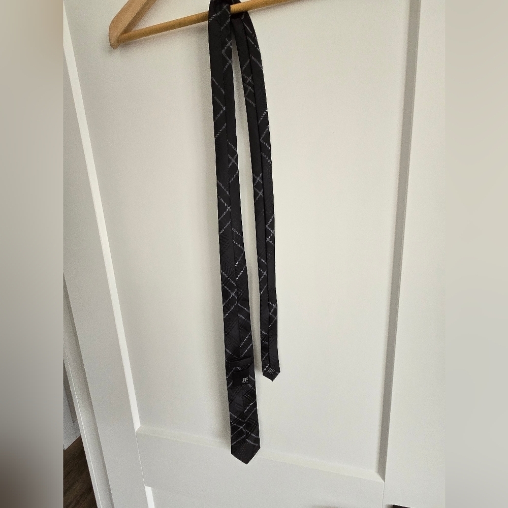 JF J. Ferrar Mens Black And Grey Polyester Tie - Picture 3 of 8